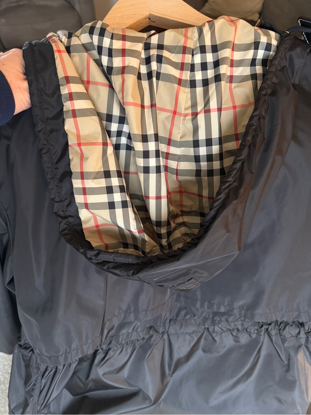 Burberry Lightweight Nylon Hooded Jacket — Women’s US 4 — Black, Mint Condition - Picture 3 of 6